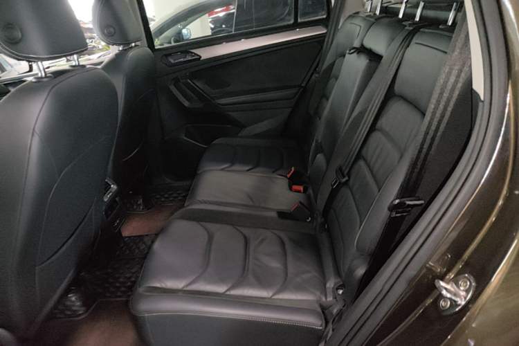 Used Volkswagen Tiguan L 2018 Facelift 330TSI Automatic Two-Wheel Drive Luxury Edition Left Rear Seat