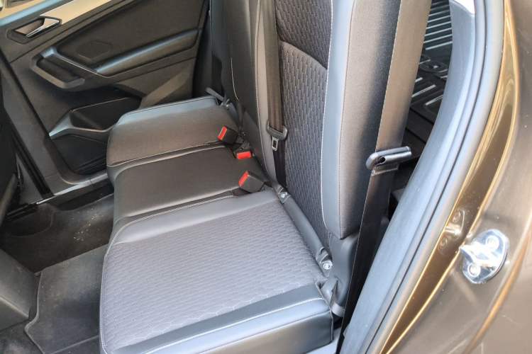 Used Volkswagen Tiguan L 2018 330TSI Automatic Two-Wheel Drive Luxury Edition Left Rear Seat