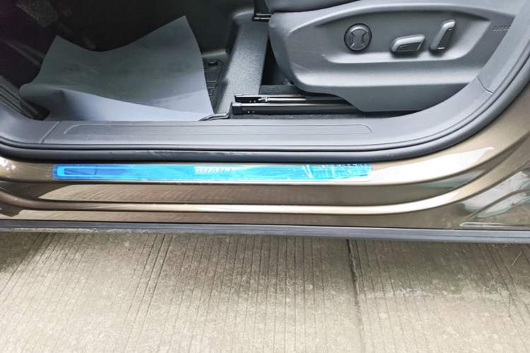Used Volkswagen Tiguan L 2018 330TSI Automatic Two-Wheel Drive Luxury Edition Left Side Sill