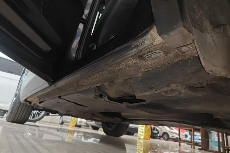Used Volkswagen Tiguan L 2018 330TSI Automatic Two-Wheel Drive Luxury Edition Left Side Sill