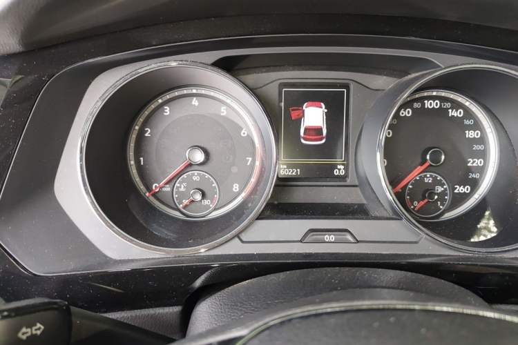 Used Volkswagen Tiguan L 2018 380TSI Automatic All-Wheel Drive Luxury Edition Odometer Close Up