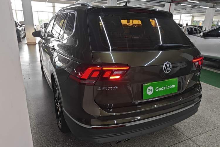 Used Volkswagen Tiguan L 2018 330TSI Automatic Two-Wheel Drive Luxury Edition Rear Left 45 Deg