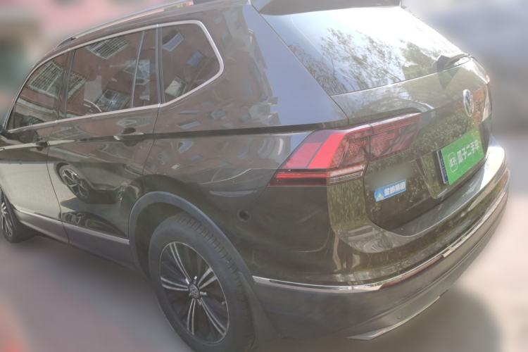 Used Volkswagen Tiguan L 2018 380TSI Automatic All-Wheel Drive Luxury Edition Rear Left 45 Deg