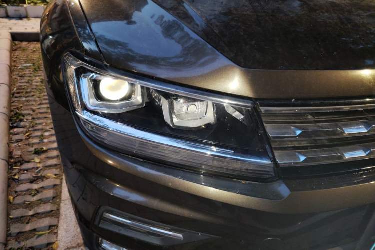 Used Volkswagen Tiguan L 2018 Facelift 330TSI Automatic Two-Wheel Drive Luxury Edition Right Front Headlight