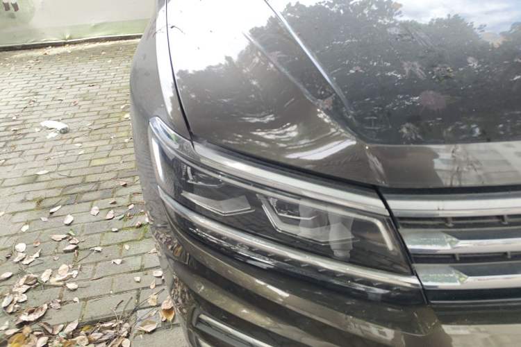 Used Volkswagen Tiguan L 2018 380TSI Automatic All-Wheel Drive Luxury Edition Right Front Headlight