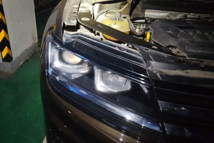 Used Volkswagen Tiguan L 2018 Facelift 330TSI Automatic Two-Wheel Drive Luxury Edition Right Front Headlight