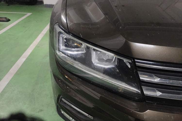 Used Volkswagen Tiguan L 2018 Facelift 330TSI Automatic Two-Wheel Drive Luxury Edition Right Front Headlight