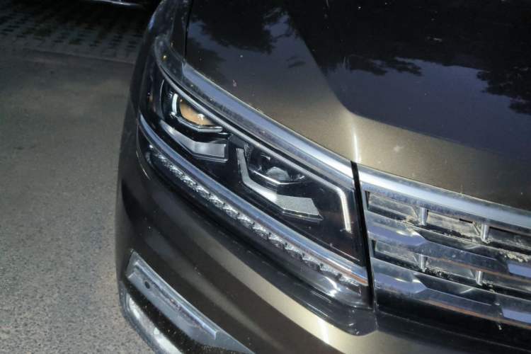 Used Volkswagen Tiguan L 2018 380TSI Automatic All-Wheel Drive Flagship Edition Right Front Headlight
