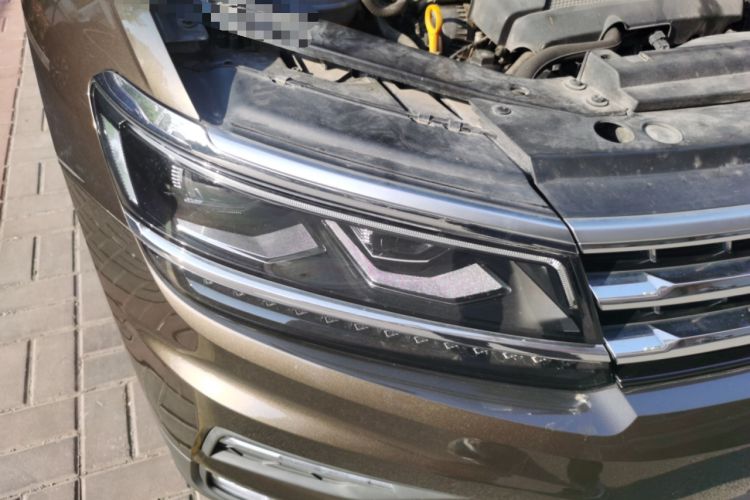 Used Volkswagen Tiguan L 2018 380TSI Automatic All-Wheel Drive Luxury Edition Right Front Headlight