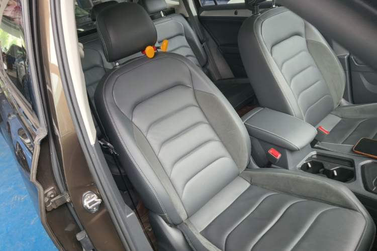 Used Volkswagen Tiguan L 2018 Facelift 330TSI Automatic Two-Wheel Drive Luxury Edition Right Front Seat
