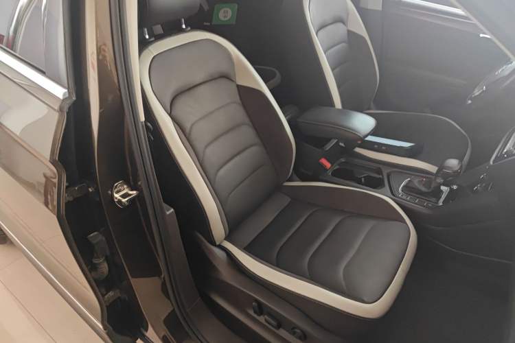 Used Volkswagen Tiguan L 2018 330TSI Automatic Two-Wheel Drive Luxury Edition Right Front Seat