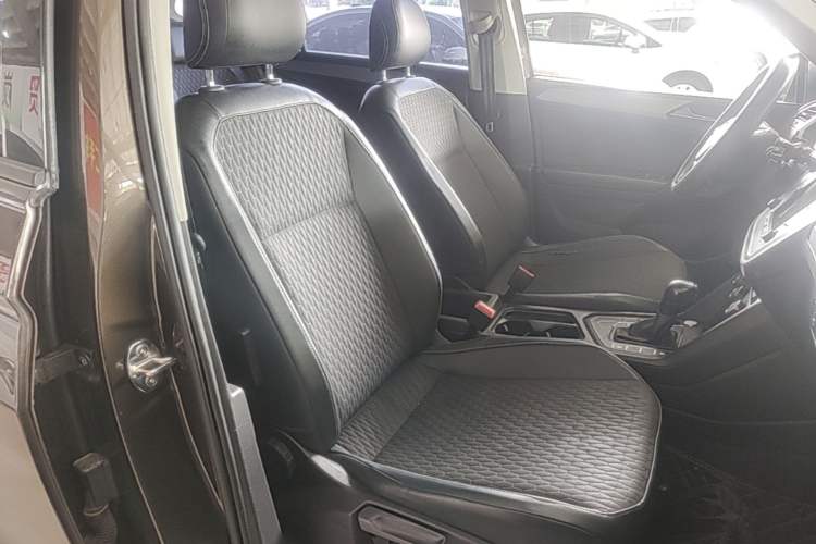 Used Volkswagen Tiguan L 2018 330TSI Automatic Two-Wheel Drive Luxury Edition Right Front Seat