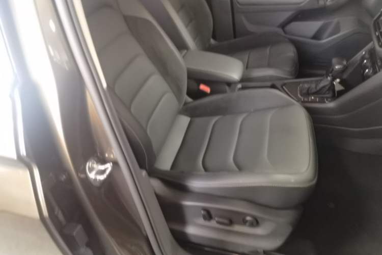 Used Volkswagen Tiguan L 2018 330TSI Automatic Two-Wheel Drive Luxury Edition Right Front Seat