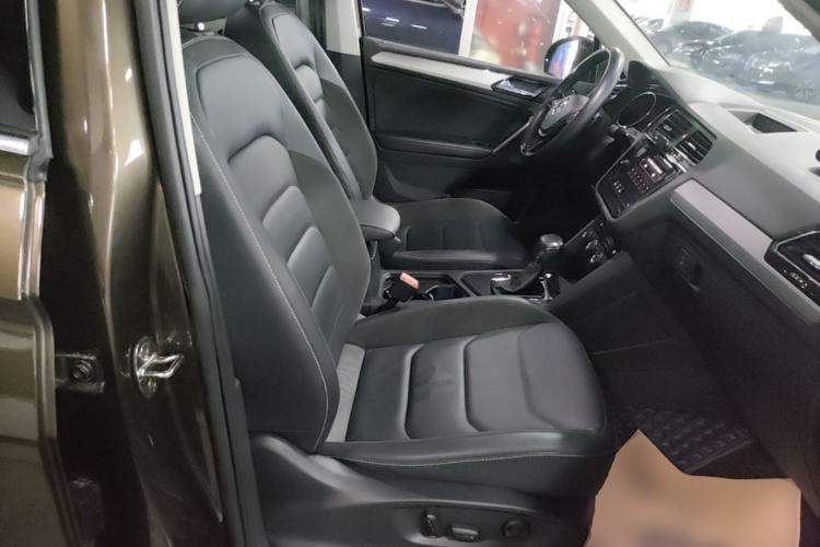 Used Volkswagen Tiguan L 2018 Facelift 330TSI Automatic Two-Wheel Drive Luxury Edition Right Front Seat