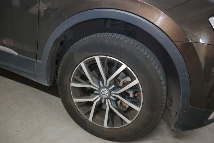 Used Volkswagen Tiguan L 2018 330TSI Automatic Two-Wheel Drive Luxury Edition Right Front Wheel Hub
