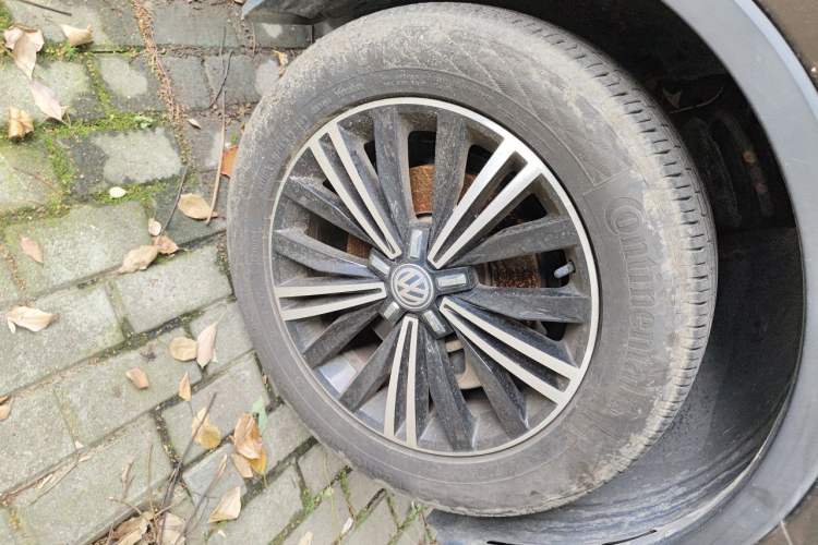 Used Volkswagen Tiguan L 2018 380TSI Automatic All-Wheel Drive Luxury Edition Right Front Wheel Hub