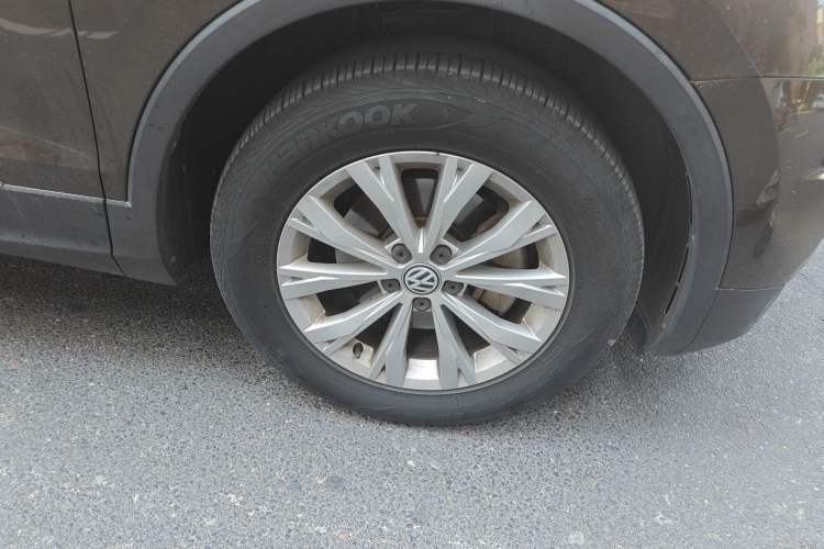 Used Volkswagen Tiguan L 2018 Revised Version 330TSI Automatic Two-Wheel Drive Trendy Edition Right Front Wheel Hub