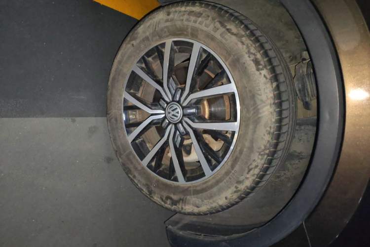 Used Volkswagen Tiguan L 2018 330TSI Automatic Two-Wheel Drive Luxury Edition Right Front Wheel Hub