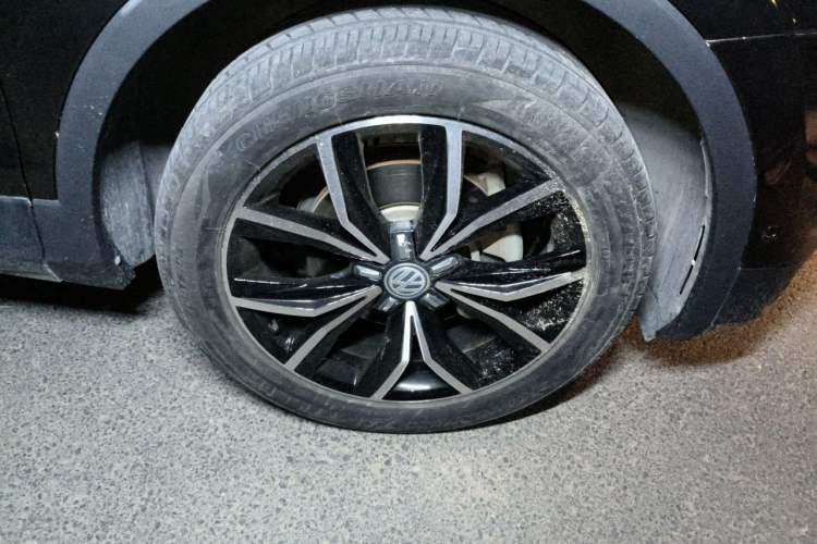 Used Volkswagen Tiguan L 2018 380TSI Automatic All-Wheel Drive Flagship Edition Right Front Wheel Hub