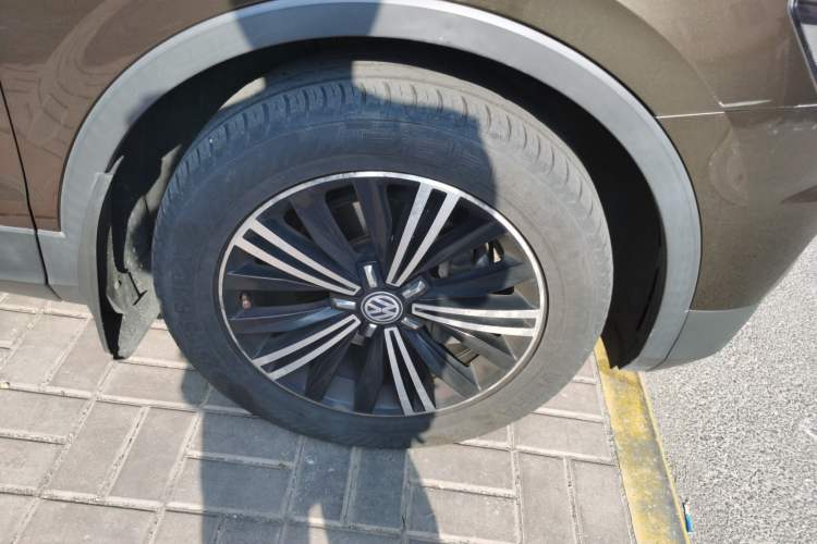 Used Volkswagen Tiguan L 2018 380TSI Automatic All-Wheel Drive Luxury Edition Right Front Wheel Hub