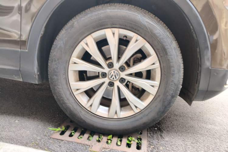 Used Volkswagen Tiguan L 2018 330TSI Automatic Two-Wheel Drive Luxury Edition Right Front Wheel Hub