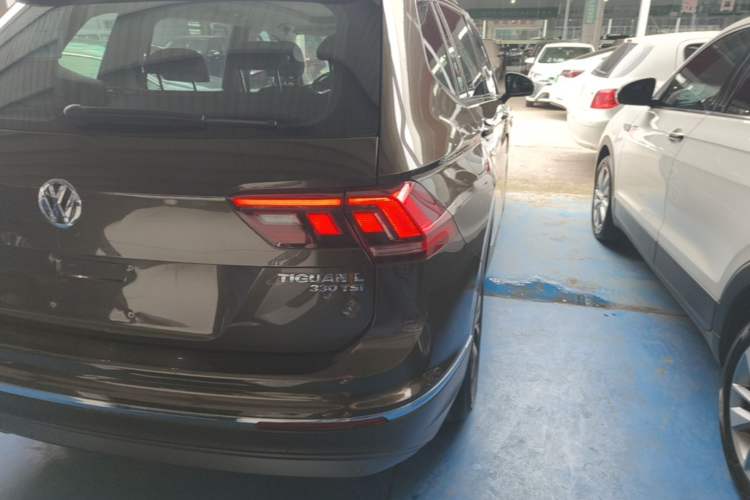 Used Volkswagen Tiguan L 2018 Facelift 330TSI Automatic Two-Wheel Drive Luxury Edition Right Rear Taillight