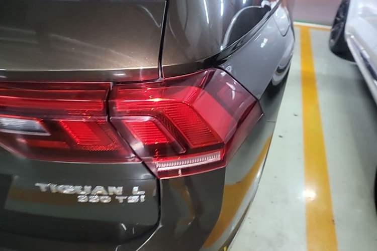 Used Volkswagen Tiguan L 2018 Facelift 330TSI Automatic Two-Wheel Drive Luxury Edition Right Rear Taillight
