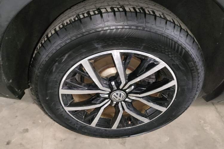 Used Volkswagen Tiguan L 2018 Facelift 330TSI Automatic Two-Wheel Drive Luxury Edition Right Rear Wheel Hub
