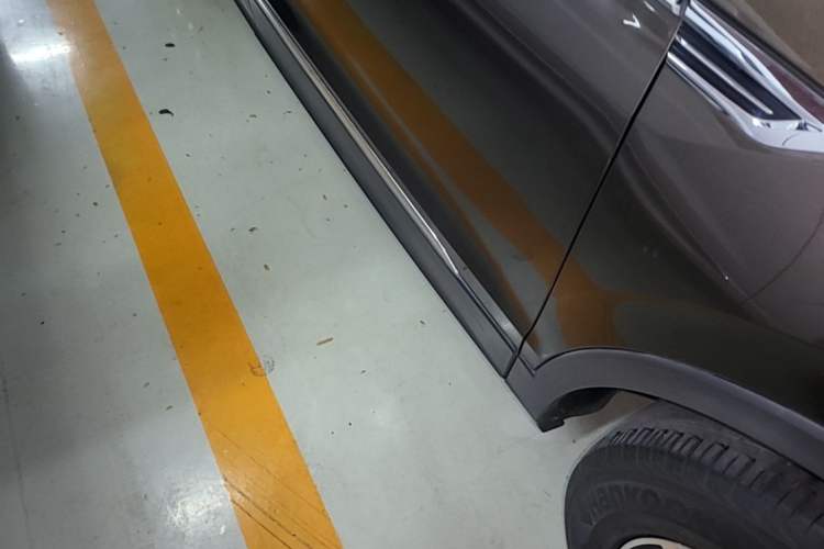 Used Volkswagen Tiguan L 2018 Facelift 330TSI Automatic Two-Wheel Drive Luxury Edition Right Side Sill