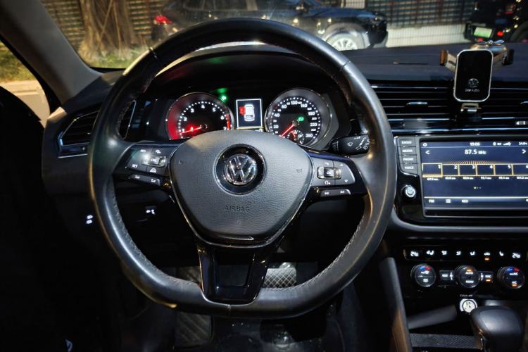 Used Volkswagen Tiguan L 2018 Facelift 330TSI Automatic Two-Wheel Drive Luxury Edition Steering Wheel