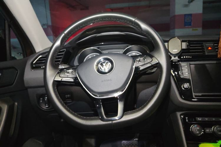 Used Volkswagen Tiguan L 2018 Facelift 330TSI Automatic Two-Wheel Drive Luxury Edition Steering Wheel
