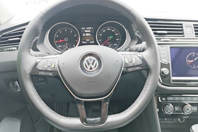 Used Volkswagen Tiguan L 2018 330TSI Automatic Two-Wheel Drive Luxury Edition Steering Wheel