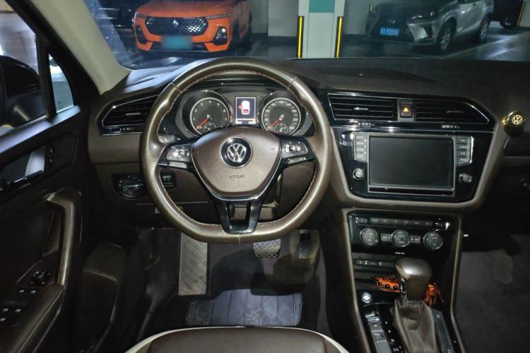 Used Volkswagen Tiguan L 2018 330TSI Automatic Two-Wheel Drive Luxury Edition Steering Wheel