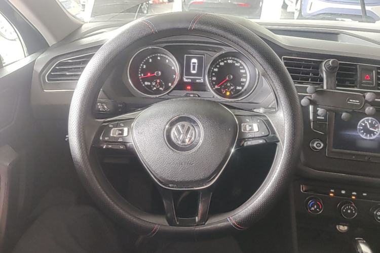 Used Volkswagen Tiguan L 2018 330TSI Automatic Two-Wheel Drive Luxury Edition Steering Wheel