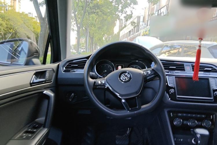 Used Volkswagen Tiguan L 2018 330TSI Automatic Two-Wheel Drive Luxury Edition Steering Wheel
