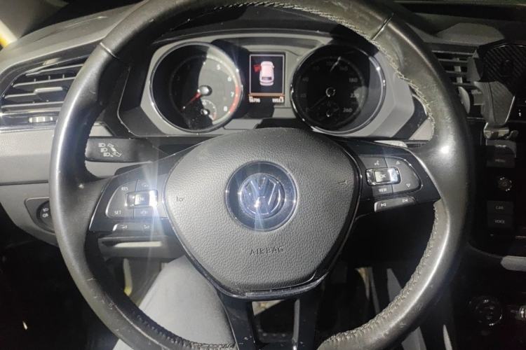 Used Volkswagen Tiguan L 2018 Facelift 330TSI Automatic Two-Wheel Drive Luxury Edition Steering Wheel