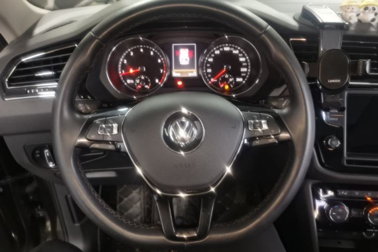Used Volkswagen Tiguan L 2018 330TSI Automatic Two-Wheel Drive Luxury Edition Steering Wheel