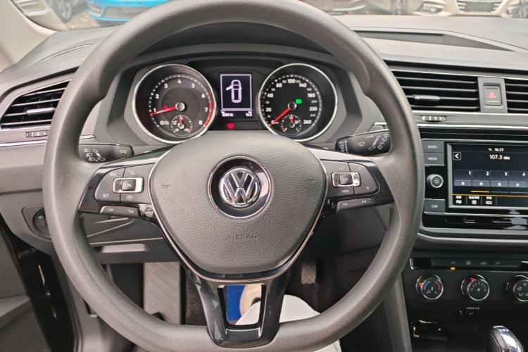 Used Volkswagen Tiguan L 2018 Revised Version 330TSI Automatic Two-Wheel Drive Trendy Edition Steering Wheel