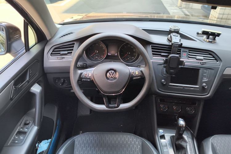 Used Volkswagen Tiguan L 2018 330TSI Automatic Two-Wheel Drive Luxury Edition Steering Wheel