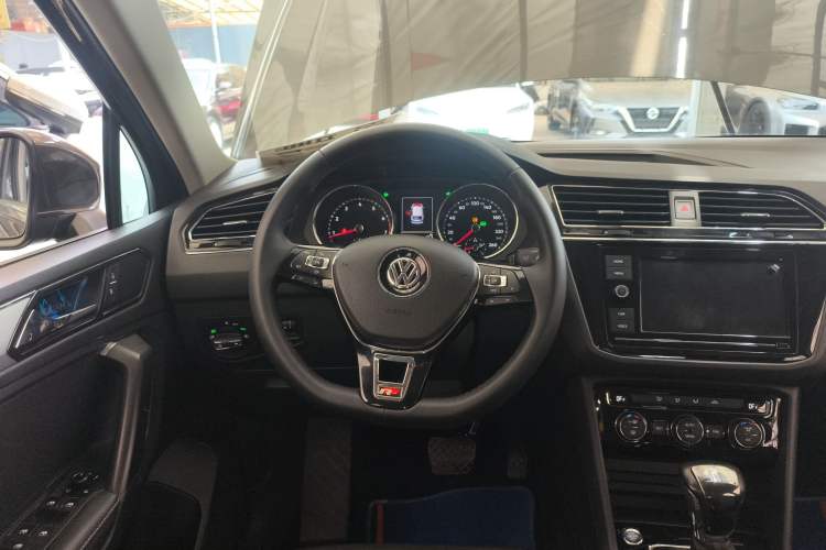 Used Volkswagen Tiguan L 2018 Revised Version 330TSI Automatic Two-Wheel Drive Comfort Edition Steering Wheel