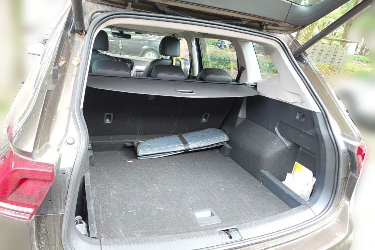 Used Volkswagen Tiguan L 2018 380TSI Automatic All-Wheel Drive Luxury Edition Trunk