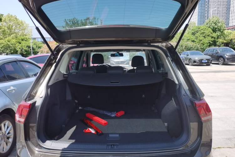 Used Volkswagen Tiguan L 2018 280TSI Automatic Two-Wheel Drive Comfort Edition Trunk