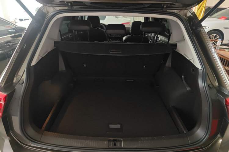 Used Volkswagen Tiguan L 2018 330TSI Automatic Two-Wheel Drive Luxury Edition Trunk