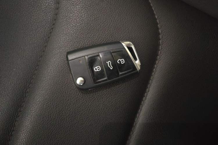Used Volkswagen Tiguan L 2018 330TSI Automatic Two-Wheel Drive Luxury Edition Vehicle Key