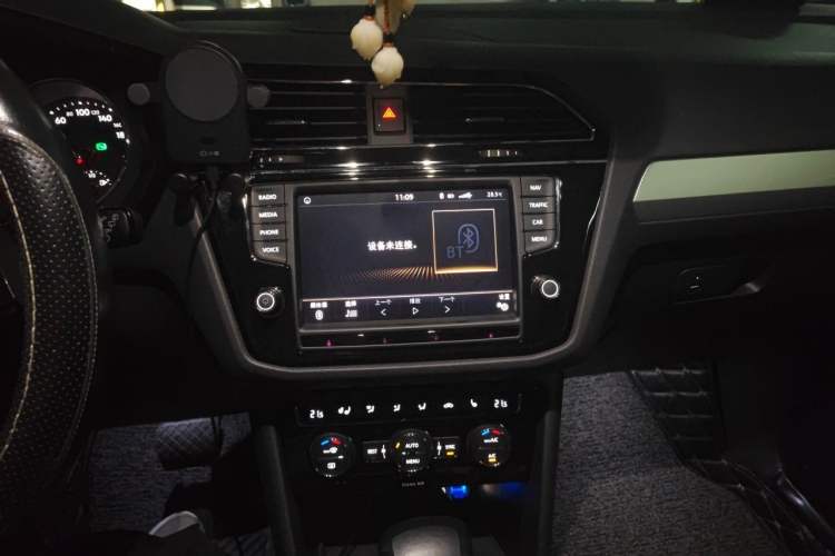 Used Volkswagen Tiguan L 2018 330TSI Automatic Two-Wheel Drive Luxury Edition Audio And AC Panel