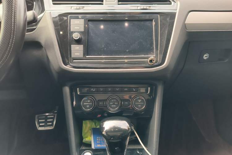 Used Volkswagen Tiguan L 2018 Facelift 330TSI Automatic Two-Wheel Drive Luxury Edition Audio And AC Panel