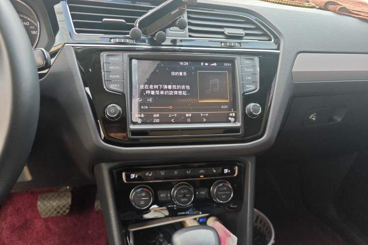 Used Volkswagen Tiguan L 2018 380TSI Automatic All-Wheel Drive Luxury Edition Audio And AC Panel