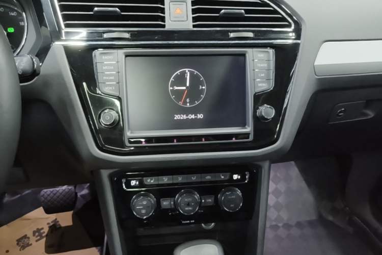 Used Volkswagen Tiguan L 2018 330TSI Automatic Two-Wheel Drive Luxury Edition Audio And AC Panel