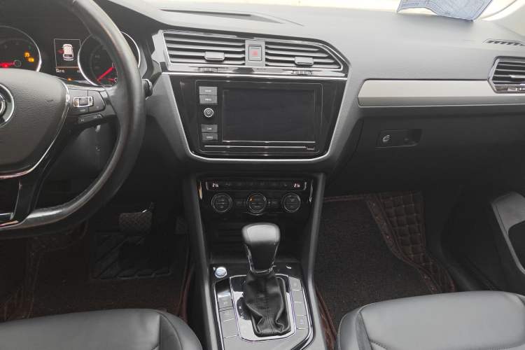 Used Volkswagen Tiguan L 2018 Facelift 330TSI Automatic Two-Wheel Drive Luxury Edition Audio And AC Panel