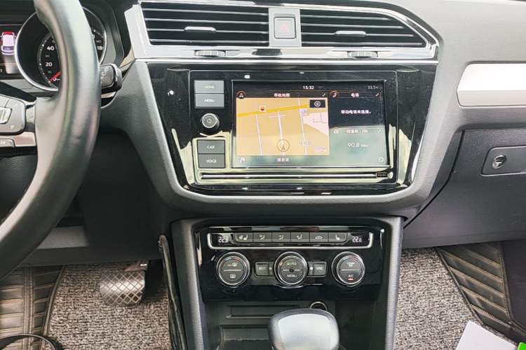Used Volkswagen Tiguan L 2018 Revised Version 380TSI Automatic All-Wheel Drive Luxury Edition Audio And AC Panel